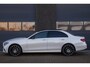 Mercedes-Benz E-klasse 300 e 4MATIC AMG Line | E300 Hybride | Pano | Matrix LED | Burmester | Night | Keyless | Adapt. Cruise | Trekhaak | 20 Inch | 360 | Carplay | DAB | Trekhaak | Sfeer | Dodehoek | Lane Assist | BTW | Dealer Onderhouden | Garantie
