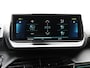 Peugeot e-208 EV GT 50 kWh 136PK | AppleCarplay/Android Auto | Parkeersensoren | FULL LED | Navigatie | Verwarmde Voorstoelen | Climate Control | Cruise Control | 17" LMV | Isofix | Privacy Glass | Trekhaak |