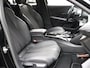 Peugeot e-208 EV GT 50 kWh 136PK | AppleCarplay/Android Auto | Parkeersensoren | FULL LED | Navigatie | Verwarmde Voorstoelen | Climate Control | Cruise Control | 17" LMV | Isofix | Privacy Glass | Trekhaak |