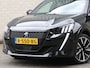 Peugeot e-208 EV GT 50 kWh 136PK | AppleCarplay/Android Auto | Parkeersensoren | FULL LED | Navigatie | Verwarmde Voorstoelen | Climate Control | Cruise Control | 17" LMV | Isofix | Privacy Glass | Trekhaak |