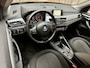 BMW X1 sDrive20i *192PK* Stoelverwarming / Navigatie / PDC / Bluetooth / 17"LMV