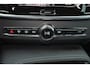 Volvo V90 T4 190pk Momentum Pro - Intellisafe Assist & Surround - Parkeerverwarming - Achteruitrijcamere - Verwarmbare voorstoelen en stuurwiel - Parkeersensoren voor en achter - Keyless - 19" Wielen - Full LED incl. bochtverlichting