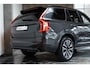 Volvo XC90 T8 Recharge AWD Ultimate Dark | Wegklapbare trekhaak | 360 Graden Camera | Getint Glas Achter | Luchtvering | Adaptieve Cruise Control | Verwarmbare Voorstoelen | Dodehoekdetectie Met Correctie | Panorama Dak | Rijstrooksensor Met Correctie | Navigatiesysteem | Keyless Entry | Verwarmbare Achterbank