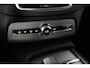 Volvo XC90 T8 Recharge AWD Ultimate Dark | Wegklapbare trekhaak | 360 Graden Camera | Getint Glas Achter | Luchtvering | Adaptieve Cruise Control | Verwarmbare Voorstoelen | Dodehoekdetectie Met Correctie | Panorama Dak | Rijstrooksensor Met Correctie | Navigatiesysteem | Keyless Entry | Verwarmbare Achterbank