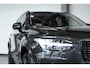 Volvo XC90 T8 Recharge AWD Ultimate Dark | Wegklapbare trekhaak | 360 Graden Camera | Getint Glas Achter | Luchtvering | Adaptieve Cruise Control | Verwarmbare Voorstoelen | Dodehoekdetectie Met Correctie | Panorama Dak | Rijstrooksensor Met Correctie | Navigatiesysteem | Keyless Entry | Verwarmbare Achterbank