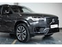 Volvo XC90 T8 Recharge AWD Ultimate Dark | Wegklapbare trekhaak | 360 Graden Camera | Getint Glas Achter | Luchtvering | Adaptieve Cruise Control | Verwarmbare Voorstoelen | Dodehoekdetectie Met Correctie | Panorama Dak | Rijstrooksensor Met Correctie | Navigatiesysteem | Keyless Entry | Verwarmbare Achterbank