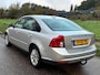Volvo S40 2.0 Edition I ECC Audio-CD/Navigatie LMV 16" Xenon PDC Leder/Stof ESP TCS Cruisecontrol Trekhaak Dealeronderhoud Nw Apk!