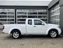 Nissan Navara 2.5 dCi SE King Cab Airco Cruise controle Trekhaak 3000kg trekhaak Pick-up p-up Euro 5 Lier afstandsbediening Vierwielaandrijving Openlaadbak Bpm vrij!!