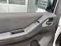 Nissan Navara 2.5 dCi SE King Cab Airco Cruise controle Trekhaak 3000kg trekhaak Pick-up p-up Euro 5 Lier afstandsbediening Vierwielaandrijving Openlaadbak Bpm vrij!!