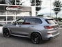 BMW X5 xDrive50e 489pk M-Sport Frozen Pure Grey Pano Zetels HUD 22-Inch H&K Softclose Lucht Tr.haak VOL!!!