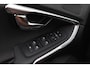 Volvo V40 Cross Country 1.6 T4 Momentum | Trekhaak | Panoramadak | Recent Ond. | Org NL | Camera | BLIS | Navigatie |