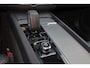 Volvo XC60 T6 Recharge AWD Plus Dark - Panorama/schuifdak - IntelliSafe Assist & Surround - Harman/Kardon audio - Parkeercamera achter - Adaptieve LED koplampen - Verwarmde voorstoelen, stuur & achterbank - Parkeersensoren voor & achter - Elektr. bedienb. voorstoelen met geheugen - Draadloze tel. lader - Standkachel - Extra getint glas - 19' LMV