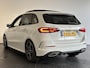 Mercedes-Benz B-klasse 180 Business Solution AMG | NAVIGATIE | PANORAMADAK | PARKEERSENSOREN RONDOM | ACHTERUITRIJCAMERA | STOELVERWARMING | STOELGEHEUGEN