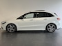 Mercedes-Benz B-klasse 180 Business Solution AMG | NAVIGATIE | PANORAMADAK | PARKEERSENSOREN RONDOM | ACHTERUITRIJCAMERA | STOELVERWARMING | STOELGEHEUGEN
