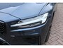 Volvo V60 T6 Plug-in hybrid AWD Plus Dark | Semi elektrische trekhaak | Verwarmbare voorstoelen en stuurwiel | Premium audio by Harman Kardon | 360" camera | Voorstoelen met geheugenfunctie |