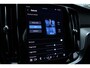 Volvo V60 T6 Plug-in hybrid AWD Plus Dark | Semi elektrische trekhaak | Verwarmbare voorstoelen en stuurwiel | Premium audio by Harman Kardon | 360" camera | Voorstoelen met geheugenfunctie |