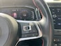Volkswagen T-Roc 1.5 TSI 150pk DSG R-Line / Zwart Dak / 19" Suzuka / Virtual Cockpit / Stoelverwarming / LED / Trekhaak / Camera / Keyless / Alarm / Sport Comfort Stoelen / Dode Hoek