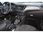 Opel Crossland 1.2-110pk Turbo 'Elegance'. Mooie en luxe hoogzitter met weinig km's ! Volautm. airco dual, cruise control, camera, comfortstoelen, metallic lak,  LM wielen, navigatie, telefoonvoorb., lane- en side assist, parkeersensoren v+a,  LED verlichting  etc.