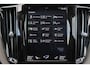 Volvo XC60 T5 Inscription - Panorama/schuifdaK - IntelliSafe Assist & Surround - Parkeercamera achter - Verwarmde voorstoelen - Parkeersensoren voor & achter - Elektr. bedienb. bestuurdersstoel met geheugen - Extra getint glas - 19' LMV