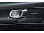 Volvo EX40 Single Motor Extended Range Ultra 82 kWh | Adaptieve Cruise + Pilot Assist | BLIS | Stoel + Stuurverwarming | Elektrisch Verstelbare Stoelen + Geheugen | Panoramadak Elektrisch | Harman/Kardon Audio | Google Services