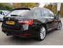 Skoda Superb Combi 2.0 TDI AUTOMAAT | NL-AUTO! | TREKHAAK | LEDER | DEALER OH! | ELEKTR. STOEL + MEMORY | CRUISE | CAMERA | PRACHTIGE STAAT!