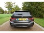 BMW 3-Serie Touring 320i High Executive M-SPORT | Pano | LED | CarPlay | Stoelverw. | Elektr. klep | Camera |
