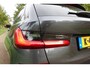 BMW 3-Serie Touring 320i High Executive M-SPORT | Pano | LED | CarPlay | Stoelverw. | Elektr. klep | Camera |