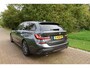 BMW 3-Serie Touring 320i High Executive M-SPORT | Pano | LED | CarPlay | Stoelverw. | Elektr. klep | Camera |