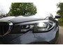 BMW 3-Serie Touring 320i High Executive M-SPORT | Pano | LED | CarPlay | Stoelverw. | Elektr. klep | Camera |