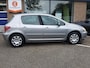 Peugeot 307 XT PREMIUM 1.6i-16V 5-Drs AUTOMAAT (4T) TREKHAAK | Cruise & Climate control | Radio & CD-speler | DEALER ONDERHOUDEN!