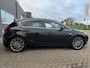 Opel Astra 1.4 Turbo Color Edition met parkeersensoren en navigatie en bluetooth telefoon / media en airco