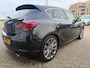 Opel Astra 1.4 Turbo Color Edition met parkeersensoren en navigatie en bluetooth telefoon / media en airco