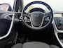 Opel Astra 1.4 Turbo Color Edition met parkeersensoren en navigatie en bluetooth telefoon / media en airco