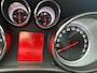 Opel Astra 1.4 Turbo Color Edition met parkeersensoren en navigatie en bluetooth telefoon / media en airco