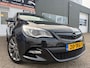 Opel Astra 1.4 Turbo Color Edition met parkeersensoren en navigatie en bluetooth telefoon / media en airco