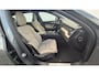 Volvo XC60 2.0 T6 Phev AWD Ultra Dark MY 2026 - 20” Wielen - Panoramadak - Lighting –Head up - H/K Audio - 360 Camera - Alarm - Climate - Full led koplampen –Donkere hemel