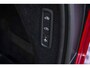 Volvo XC90 2.0 T8 Recharge AWD Ultimate Dark | Long Range | Luchtvering | 22" | Trekhaak | Bowers & Wilkins | Adaptieve Cruise Control | Panoramisch schuif/kanteldak | 360° Camera | Head-Up Display | Geventileerde/Massagestoelen |