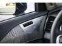 Volvo XC90 2.0 T8 Recharge AWD Ultimate Dark | Long Range | Luchtvering | 22" | Trekhaak | Bowers & Wilkins | Adaptieve Cruise Control | Panoramisch schuif/kanteldak | 360° Camera | Head-Up Display | Geventileerde/Massagestoelen |