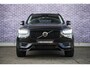 Volvo XC90 2.0 T8 Recharge AWD Ultimate Dark | Long Range | Luchtvering | 22" | Trekhaak | Bowers & Wilkins | Adaptieve Cruise Control | Panoramisch schuif/kanteldak | 360° Camera | Head-Up Display | Geventileerde/Massagestoelen |