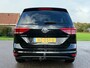 Volkswagen Touran 1.2 TSI Business 7 Persoons Panoramadak Camera Navi Stoelverwarming Clima PDC Cruise Trekhaak 17" Velgen