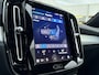 Volvo XC40 2.0 B4 Plus Dark | Trekhaak | Adaptive cruise control | Verwarmbare voorruit | Dode hoek detectie BLIS | Harman Kardon audio |