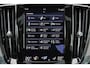 Volvo S60 Recharge T8 AWD R-Design - Panorama/schuifdak - IntelliSafe Assist - 360º Camera - Harman/Kardon audio - Adaptieve LED koplampen - Verwarmde voorstoelen & stuur - Parkeersensoren voor & achter - Elektr. bedienb. voorstoelen met geheugen - 19' LMV