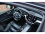 Volvo XC60 2.0 T5 Inscription | Head up display | Panoramisch schuif- /kanteldak | Verwarmde voorstoelen | Extra getint glas | Adaptive cruise control | Elektrisch inklapbare trekhaak | Achteruitrijcamera |