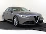 Alfa Romeo Giulia 2.0T Super | Dealer Onderhouden | Leren bekleding | Camera achter | Navigatie | Trekhaak |