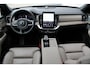 Volvo XC90 2.0 T8 Plug-in hybrid AWD Ultra Bright | Cardomon Nappa leder | Trekhaak | Headup Display | Luchtvering | Bowers & Wilkins | 6,4KW Boordlader | One Pedal Drive | Stoelmassage | Stoelventilatie | Driver Assistance | Driver Awareness | Getinte ramen achter | Elektrisch verstelbare voorstoelen met geheugen | 22 Inch | Visual Park Assist |  Full Led | Panoramadak | Draadloos opladen telefoon | Google Maps | Google Assistant | Blis | Adaptieve Cruise Control