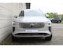 Volvo XC90 2.0 T8 Plug-in hybrid AWD Ultra Bright | Cardomon Nappa leder | Trekhaak | Headup Display | Luchtvering | Bowers & Wilkins | 6,4KW Boordlader | One Pedal Drive | Stoelmassage | Stoelventilatie | Driver Assistance | Driver Awareness | Getinte ramen achter | Elektrisch verstelbare voorstoelen met geheugen | 22 Inch | Visual Park Assist |  Full Led | Panoramadak | Draadloos opladen telefoon | Google Maps | Google Assistant | Blis | Adaptieve Cruise Control