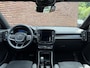 Volvo EC40 Extended Range Plus Black Edition | Elektrisch verstelbare stoelen voor met memory functie | Extra getint glas achter | Apple carplay/Android auto | Achteruit rij camera | Harman Kardon Geluidsinstallatie | Adaptieve cruise control | Keyless entry/start | 20'' Lichtmetalen velgen | Panoramisch dak met schuif-/kantel functie | verwarmbaar stuurwiel/stoelen voor |