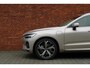 Volvo XC60 T8 Plug-in hybrid AWD Ultra Bright | Luchtvering | Trekhaak | Verwarmbare voorstoelen | Verwarmbaar stuurwiel | Massagefunctie voorstoelen | Verwarmbare achterbank | Premium audio by Bowers & Wilkins | Panoramadak | Rondom zichtcamera | 21 inch Lichtmetalen velgen | Alarmklasse 3