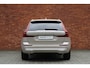 Volvo XC60 T8 Plug-in hybrid AWD Ultra Bright | Luchtvering | Trekhaak | Verwarmbare voorstoelen | Verwarmbaar stuurwiel | Massagefunctie voorstoelen | Verwarmbare achterbank | Premium audio by Bowers & Wilkins | Panoramadak | Rondom zichtcamera | 21 inch Lichtmetalen velgen | Alarmklasse 3