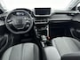 Peugeot e-208 EV Allure 156 pk 51 kWh | ACCURAPPORT 96% | Apple Carplay/Android Auto |  360'Camera | Parkeersensoren | FULL LED | Lederen Stuurwiel | Climate Control | Adaptive Cruise Control | 16" LMV | Isofix |